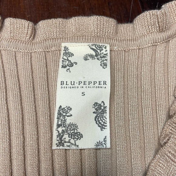 Blu Pepper Tan Blouse - Picture 3 of 3